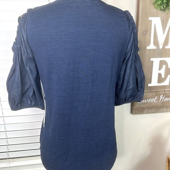Chico’s SZ 0 Denim Cold shoulder tee - Picture 4 of 12